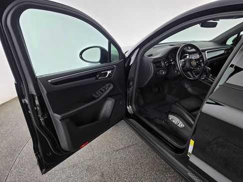 Used 2024 Porsche Macan AWD/4WD image 19