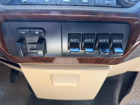 Used 2011 Ford F250 Lariat w/ Lariat Interior Pkg AWD/4WD image 18