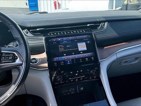 Used 2022 Jeep Grand Cherokee L Summit w/ Luxury Tech Group V image 9