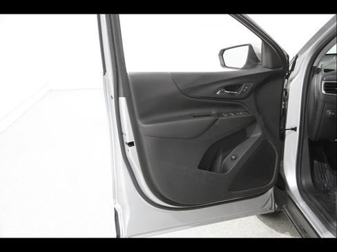 Used 2022 Chevrolet Equinox LT image 4