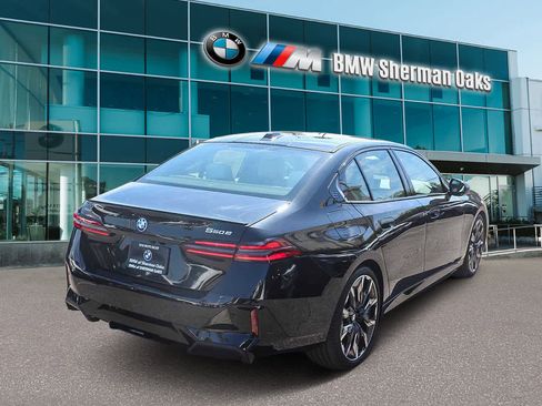 New 2026 BMW 550e xDrive w/ Premium Package image 4
