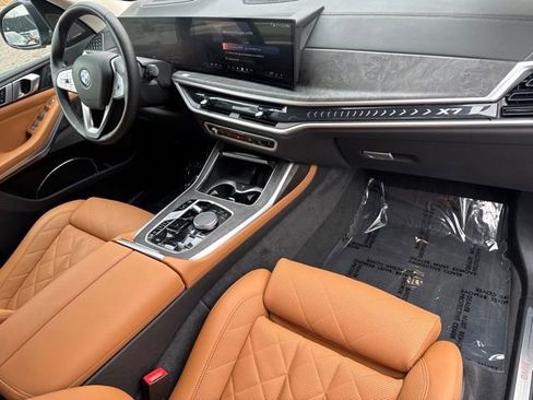 Certified 2024 BMW X7 xDrive40i w/ Premium Package image 28