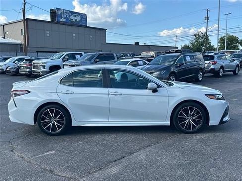 Used 2024 Toyota Camry SE FWD image 12