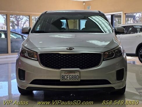 Used 2017 Kia Sedona LX w/ LX Essentials Premium Package FWD image 8