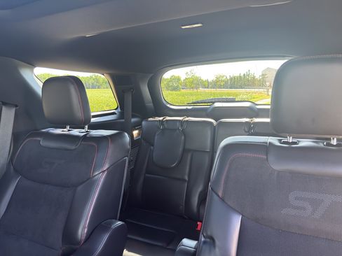 Used 2025 Ford Explorer ST image 12