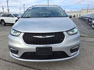 Used 2023 Chrysler Pacifica Limited video 3