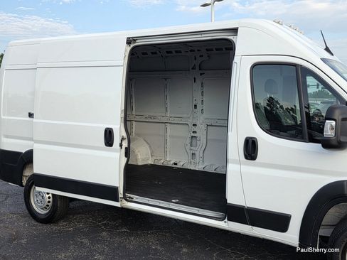 Used 2025 RAM ProMaster 2500 w/ Convenience Group FWD image 8