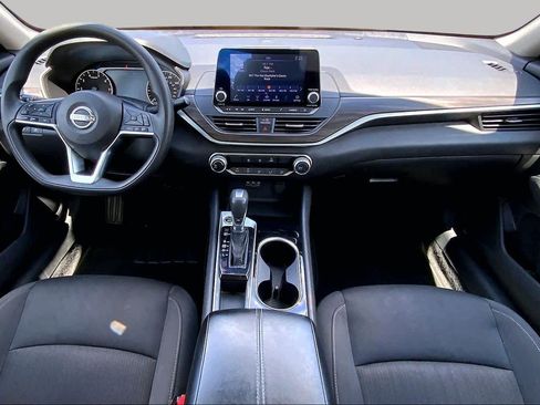 Used 2024 Nissan Altima 2.5 SV FWD image 15