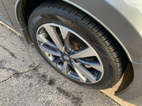 Used 2016 Nissan Altima 2.5 SR w/ LED Appearance Package image 9