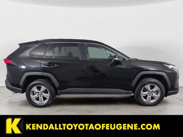 Used 2025 Toyota RAV4 XLE AWD/4WD image 4