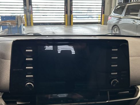 Used 2022 Toyota Sienna XLE image 27