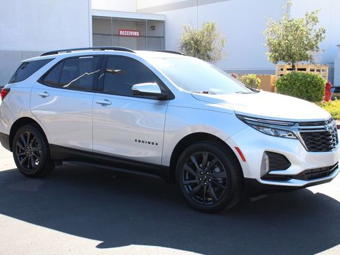Used 2022 Chevrolet Equinox RS w/ Infotainment Package FWD image 11