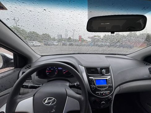 Used 2012 Hyundai Accent GLS FWD image 10