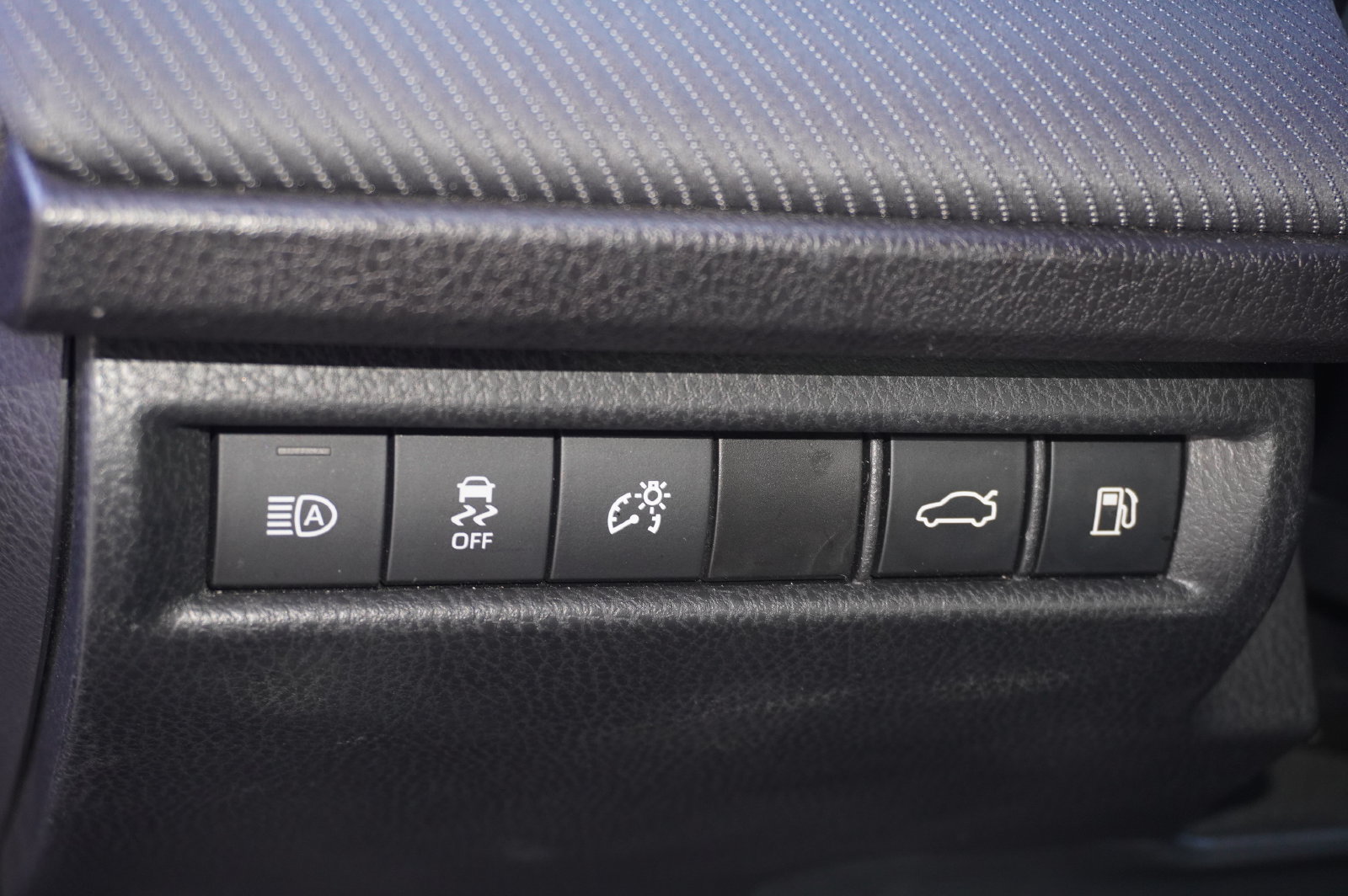 Used 2025 Toyota Camry SE FWD image 12