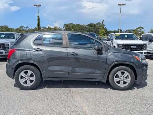Used 2020 Chevrolet Trax LS FWD image 3