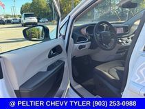 Used 2023 Chrysler Voyager LX FWD image 11