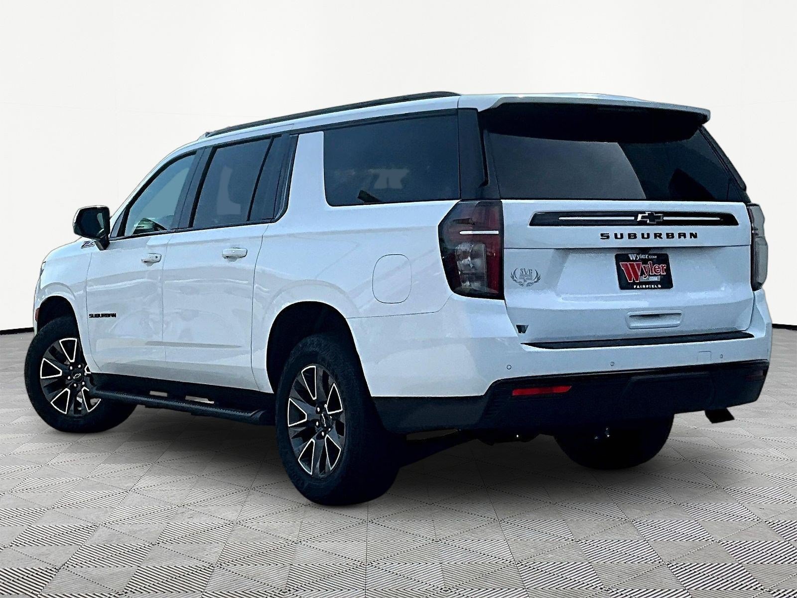 Used 2024 Chevrolet Suburban Z71 w/ Luxury Package AWD/4WD image 4