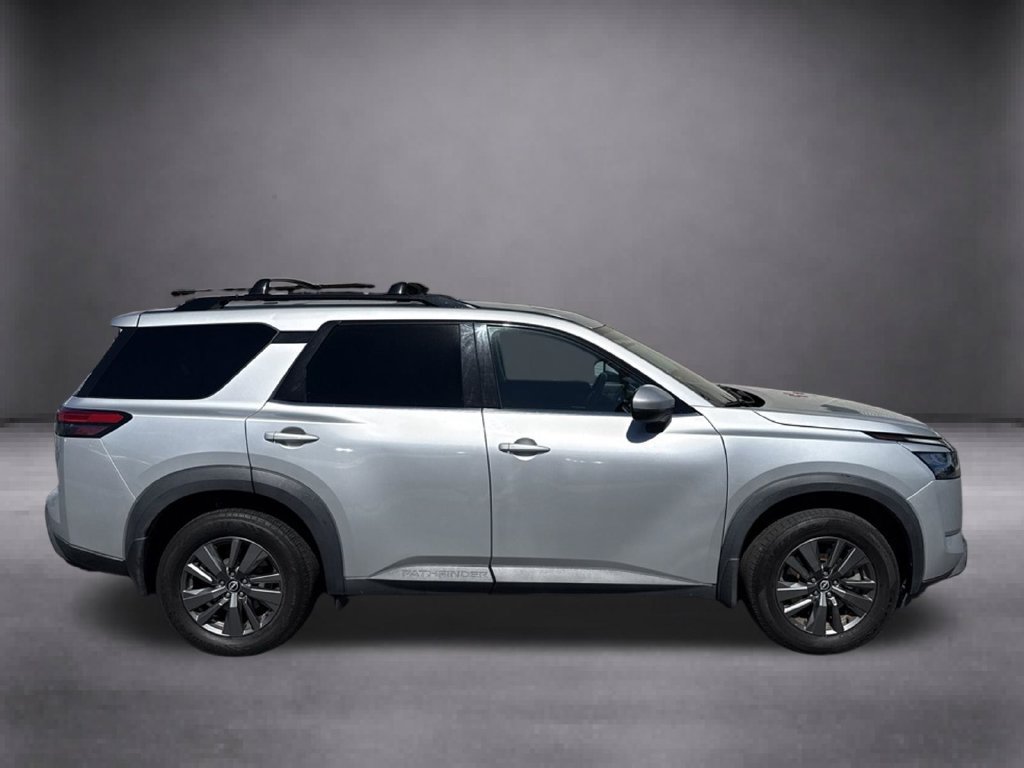 Used 2024 Nissan Pathfinder SV FWD image 3