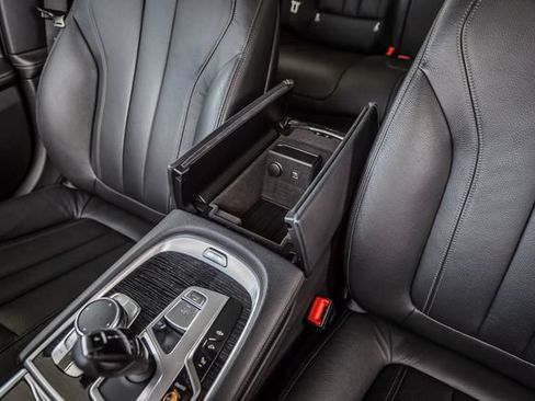 Used 2019 BMW 740i w/ M Sport Package RWD image 35