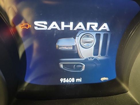 Used 2019 Jeep Wrangler Unlimited Sahara w/ Dual Top Group image 17