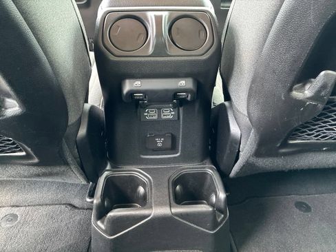 Used 2024 Jeep Wrangler Unlimited Rubicon AWD/4WD image 18