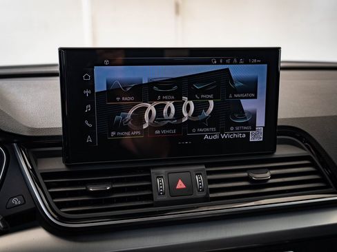 Certified 2025 Audi Q5 2.0T Premium w/ Convenience Plus Package image 33