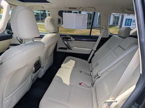 Used 2021 Lexus GX 460 Premium w/ Premium Package AWD/4WD image 24