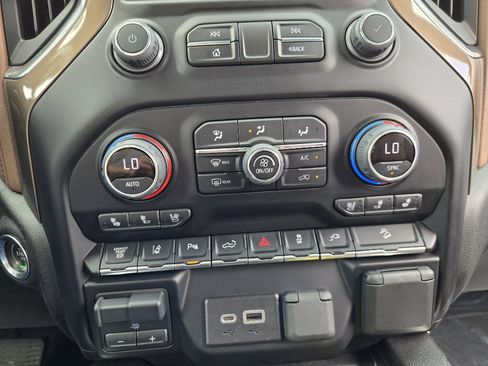 Used 2023 Chevrolet Silverado 3500 High Country w/ Technology Package image 28