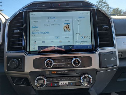 Used 2022 Ford F250 Lariat w/ Chrome Package image 13