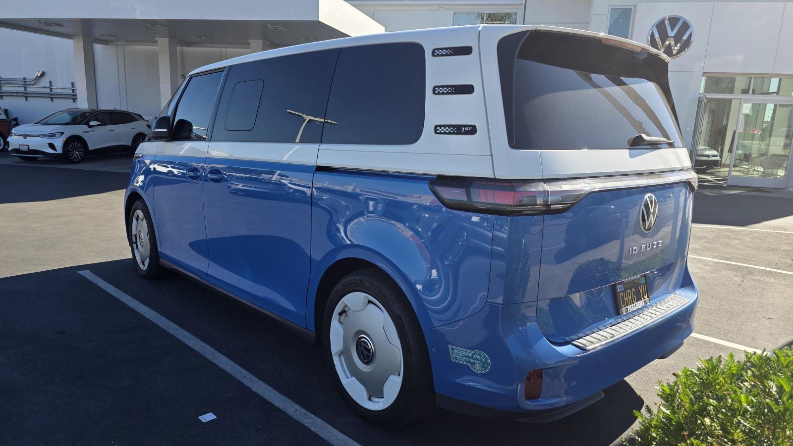 Used 2025 Volkswagen ID. Buzz 1st Edition RWD image 4