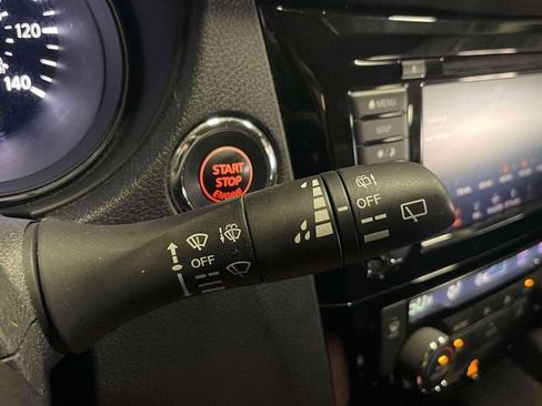 Used 2018 Nissan Rogue SL w/ Premium Package AWD/4WD image 25