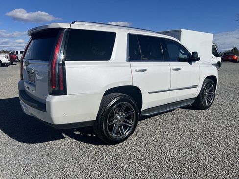 Used 2017 Cadillac Escalade Luxury image 4