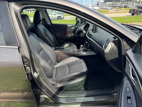 Used 2018 MAZDA MAZDA3 Touring FWD image 14
