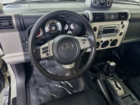 Used 2013 Toyota FJ Cruiser 4WD w/ Upgrade Pkg image 3