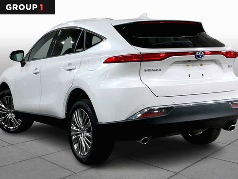 Used 2023 Toyota Venza XLE image 12