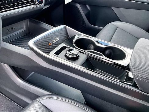 New 2027 Chevrolet Equinox LT w/ Convenience Package II FWD image 13