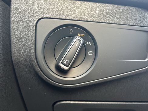 Used 2022 Volkswagen Tiguan SE image 19