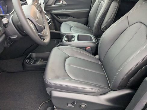 New 2026 Chrysler Voyager LX FWD image 11