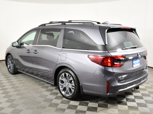 Certified 2025 Honda Odyssey Touring image 8