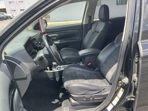 Used 2019 Mitsubishi Outlander ES AWD/4WD image 9