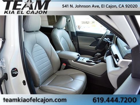 Used 2023 Toyota Highlander XLE FWD image 12