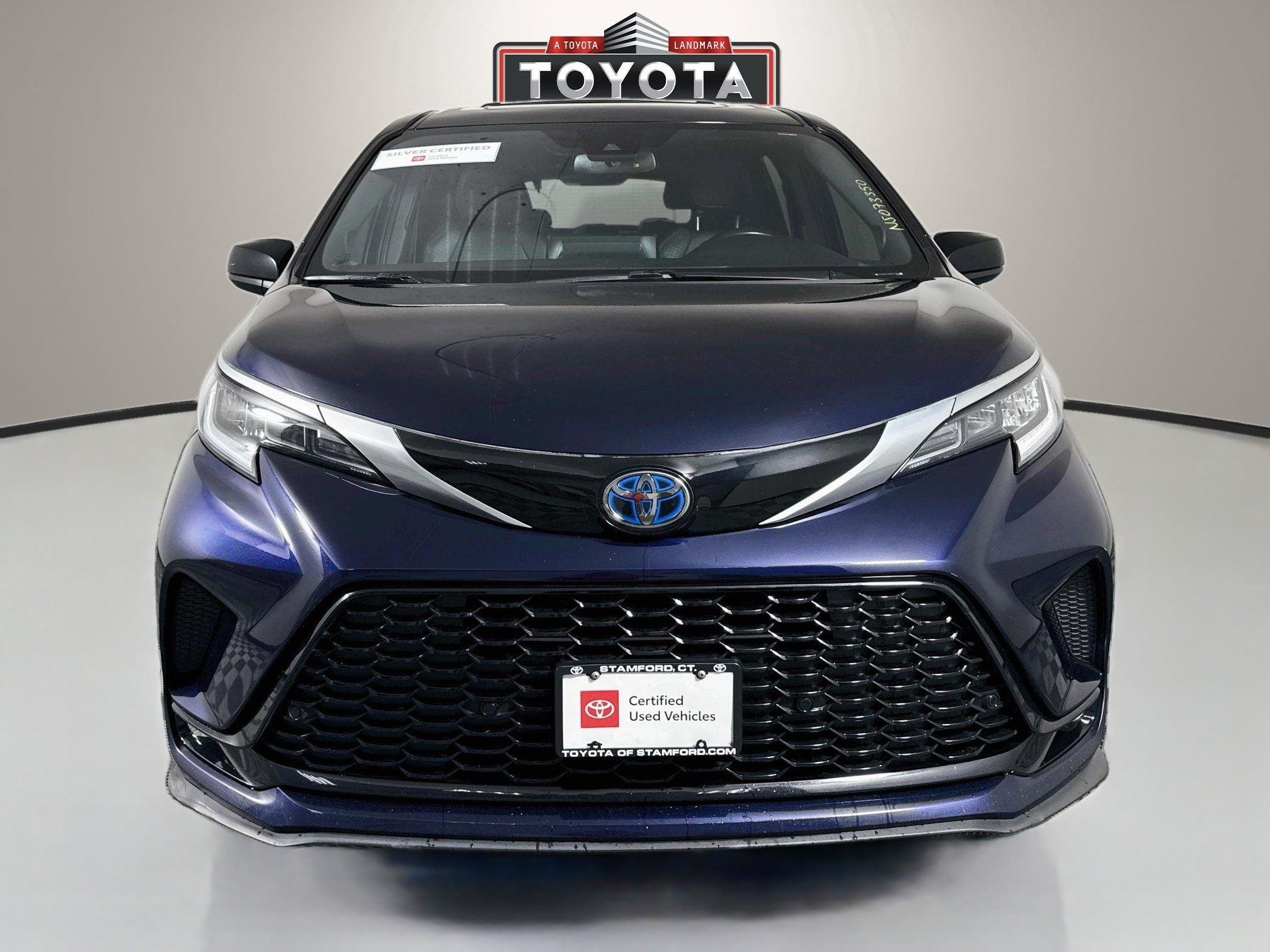 Used 2022 Toyota Sienna XSE w/ XSE Plus Package AWD/4WD image 2