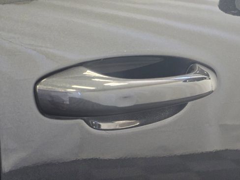 Certified 2024 Porsche Macan image 31