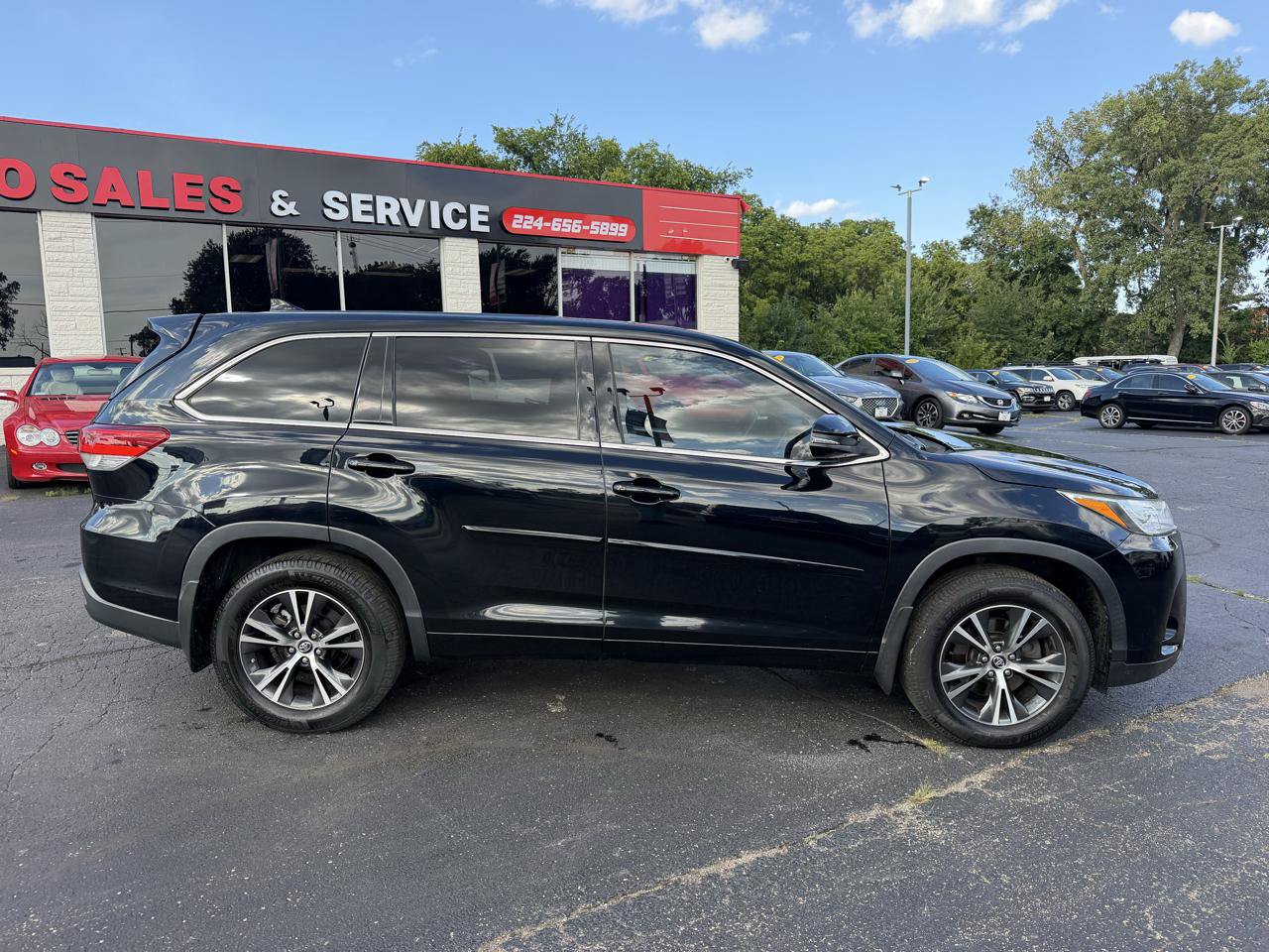 Used 2017 Toyota Highlander Plus AWD/4WD image 8
