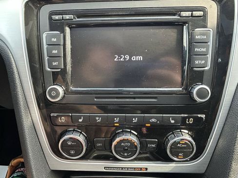 Used 2012 Volkswagen Passat 2.5 SE FWD image 23