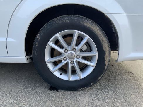 Used 2019 Dodge Grand Caravan SXT image 29