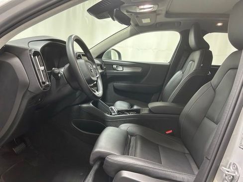 Used 2025 Volvo XC40 B5 Plus AWD/4WD image 10