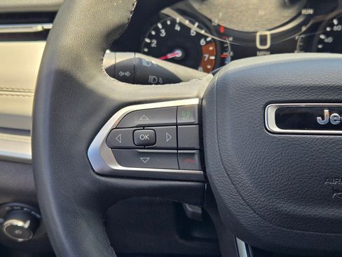 Used 2025 Jeep Compass Limited AWD/4WD image 29