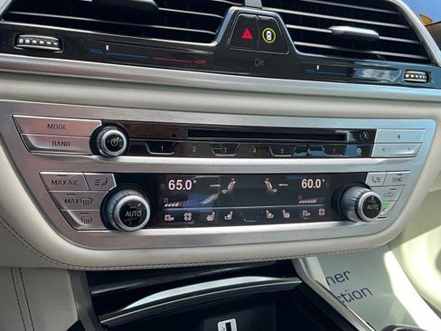 Used 2017 BMW 750i RWD image 24