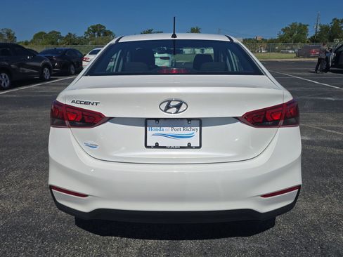 Used 2022 Hyundai Accent SE FWD image 5